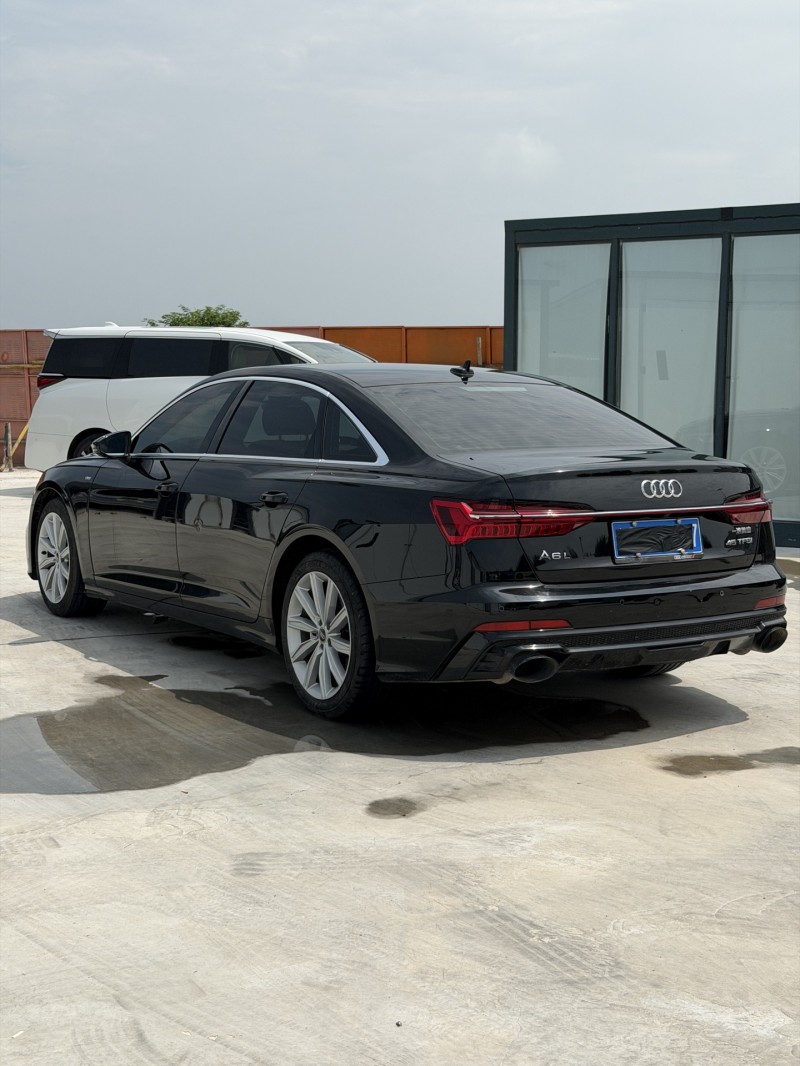 新乡21年奥迪A6L8