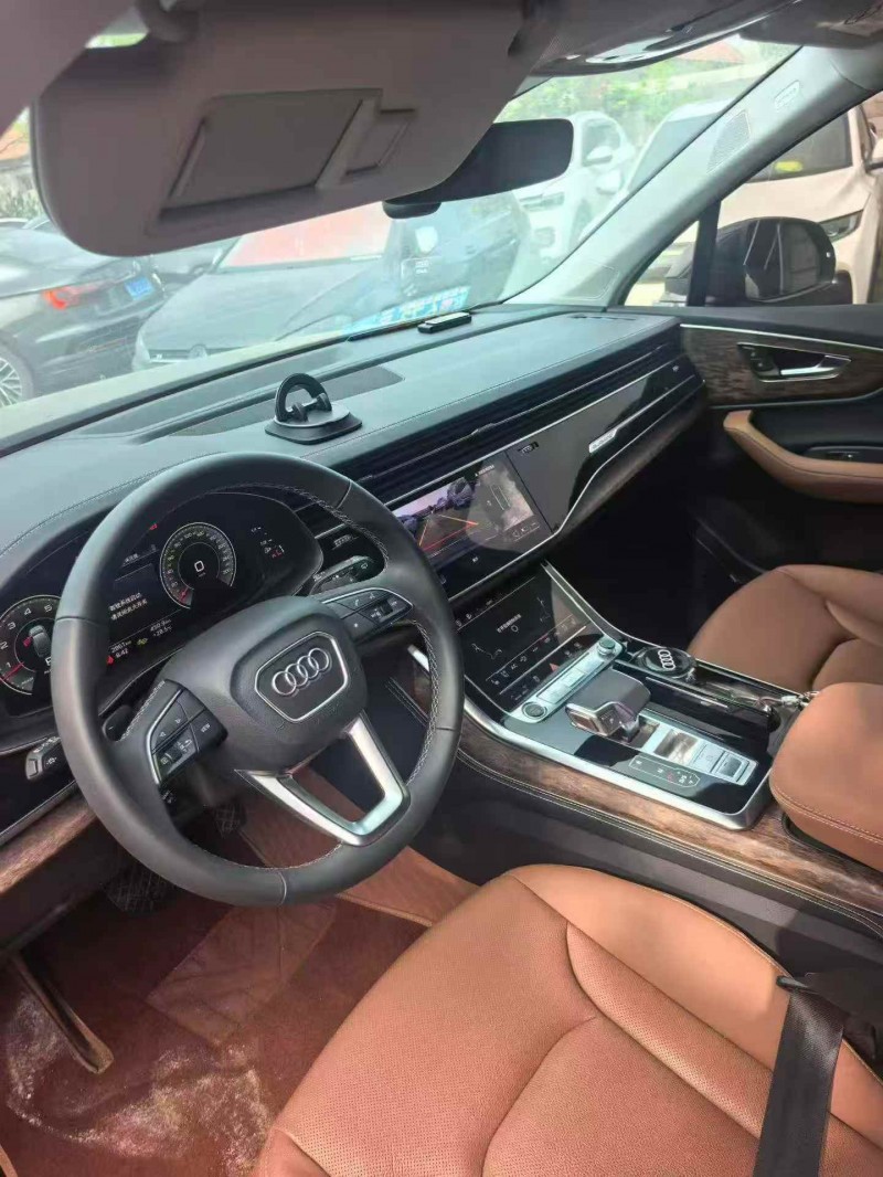 东营25年奥迪Q78