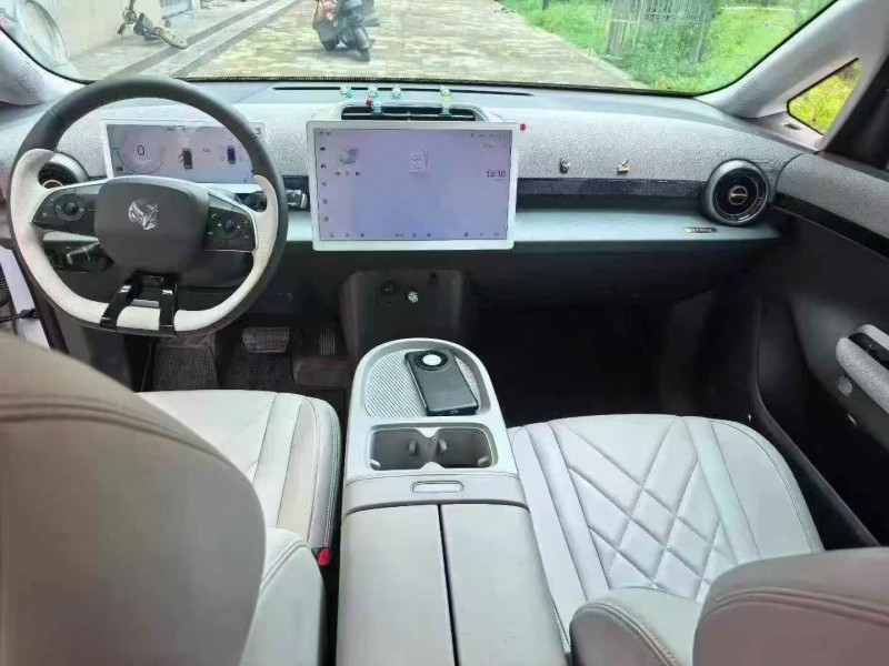 鄭州25年極狐汽車考拉5