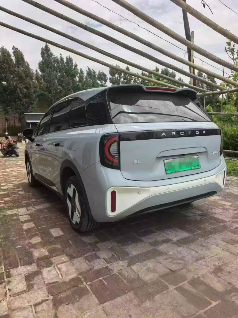 鄭州25年極狐汽車考拉8