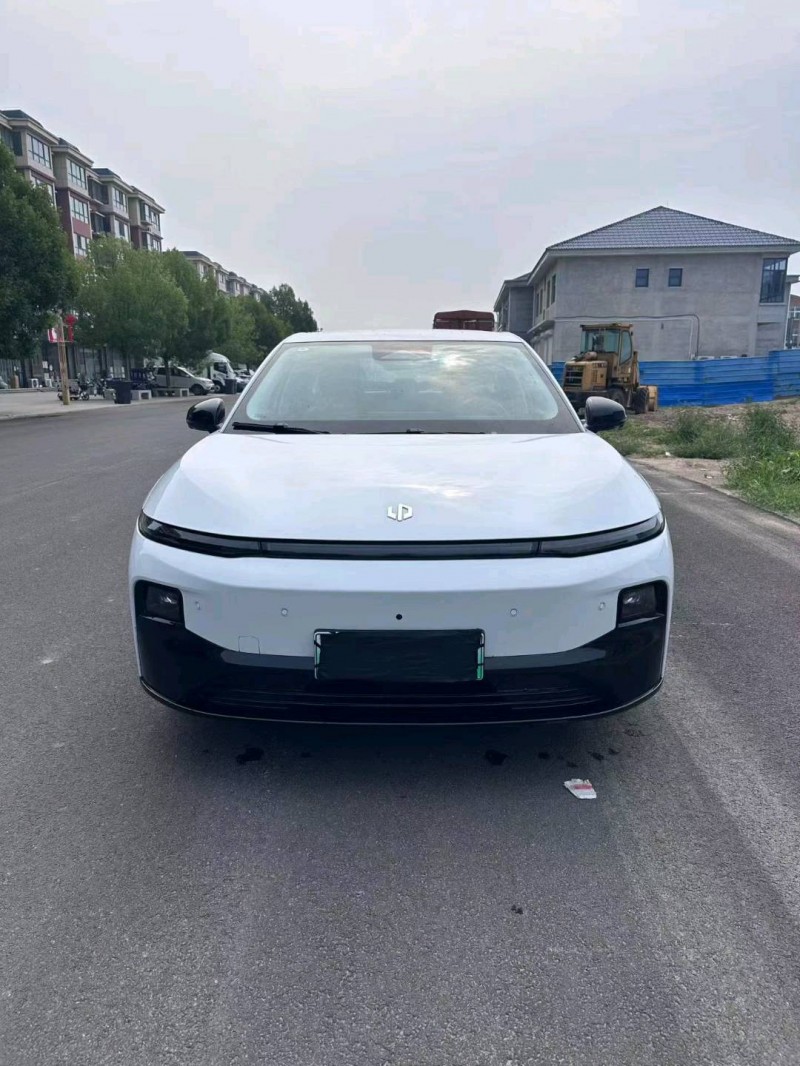 保定25年零跑汽车B011