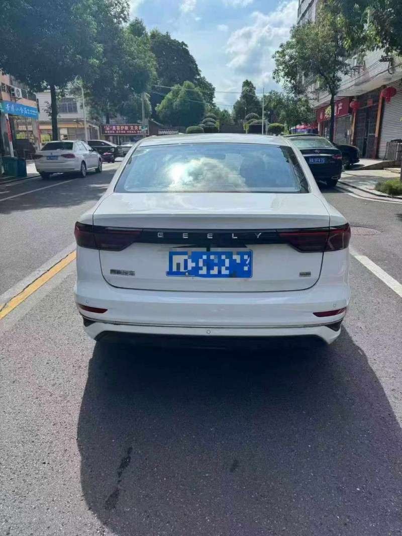 衡阳25年吉利帝豪9