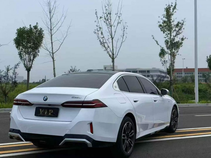 张家口25年宝马5系4