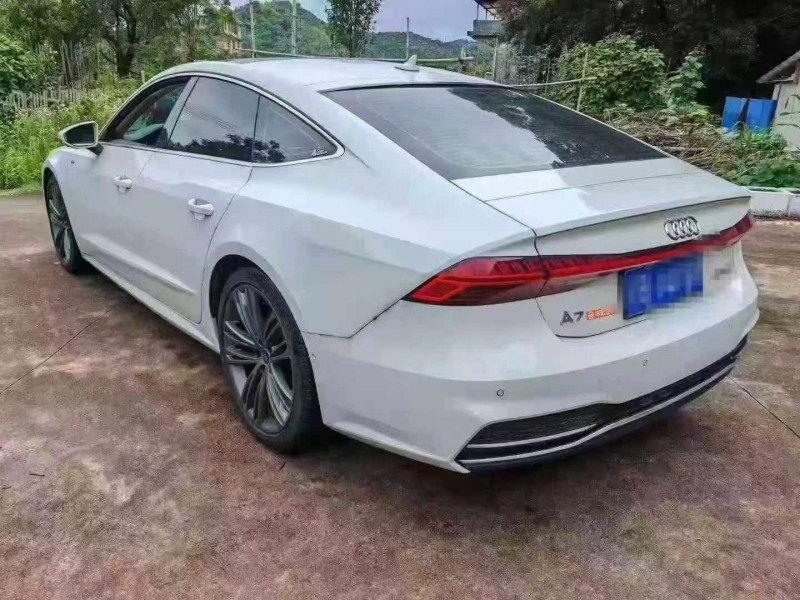 新余23年奥迪A7L9