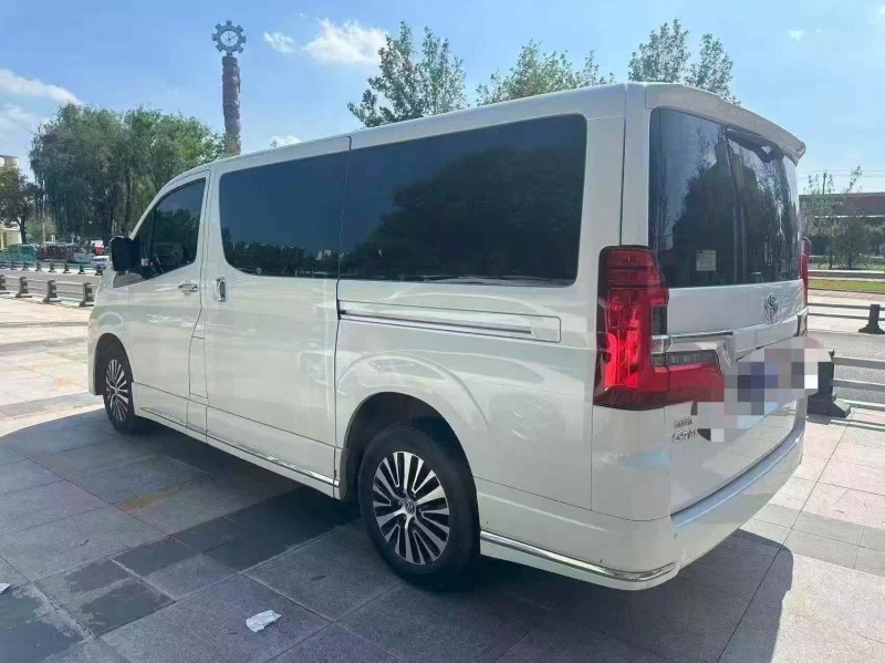 东营23年丰田格兰维亚8