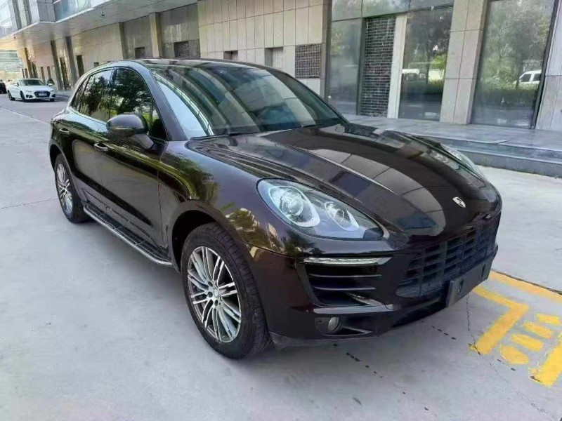青島17年保時捷Macan3