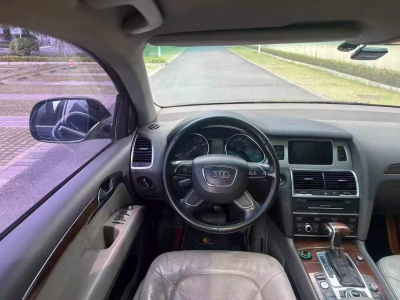 廣州12年奧迪Q78