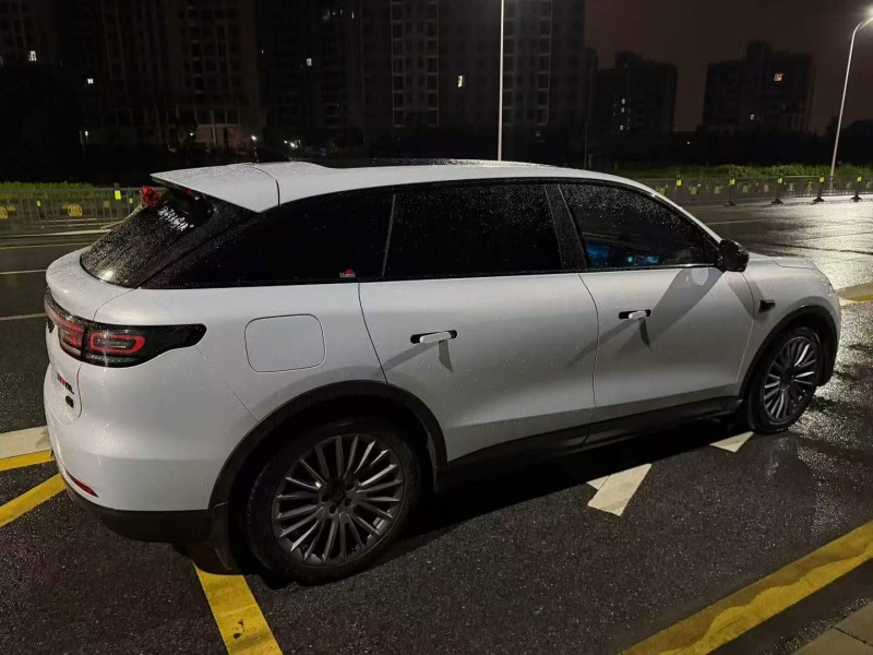 南昌24年零跑汽车C117