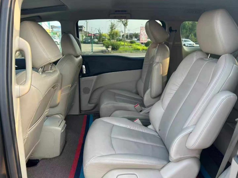 保定19年别克GL86