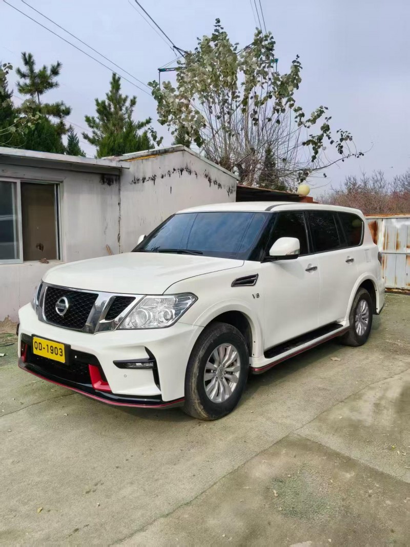 青島18年日產途樂2