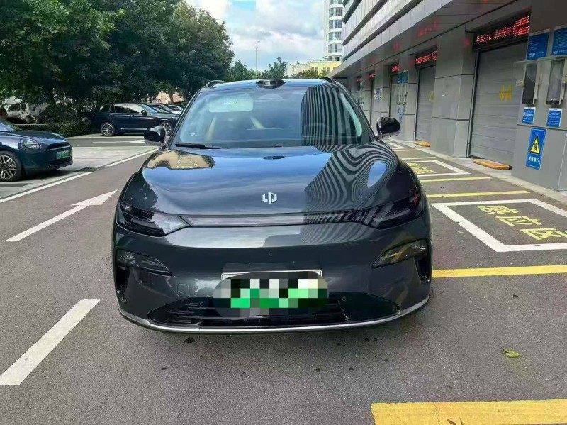 淮南25年零跑汽车C111