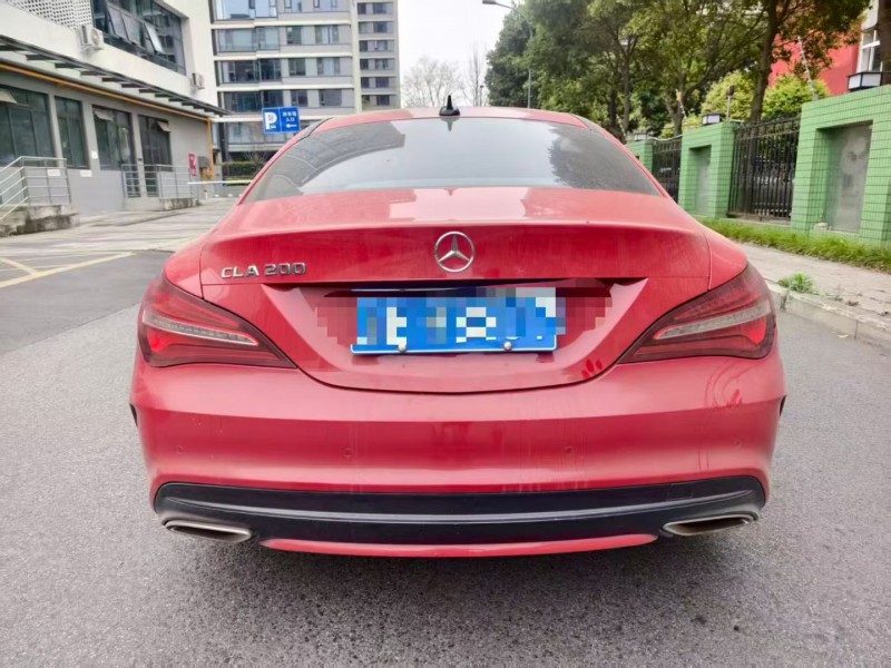 成都17年奔驰CLA9