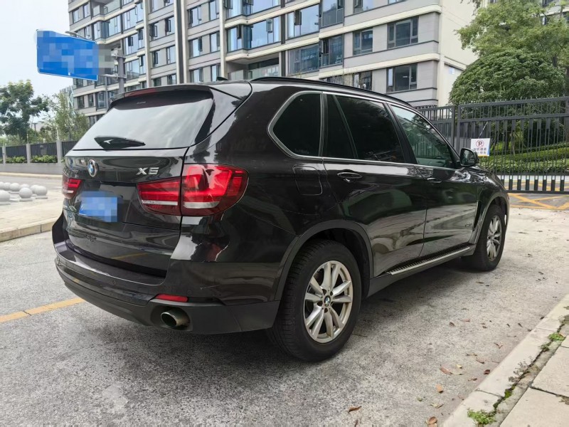 成都15年宝马X57