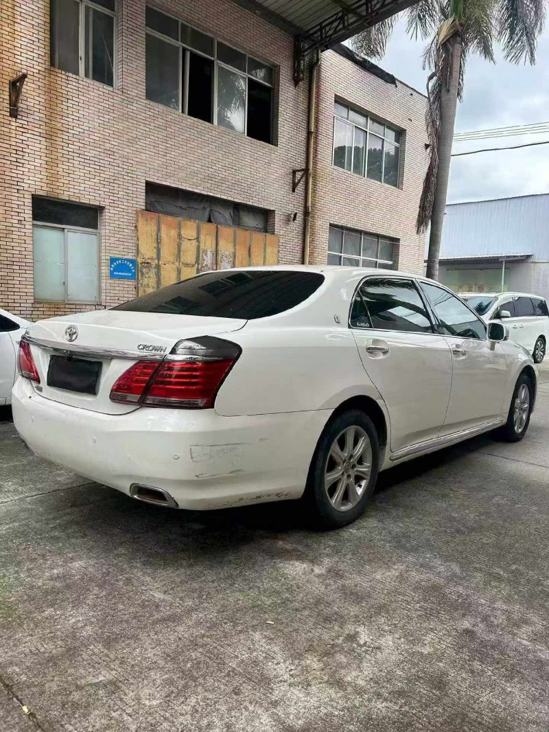 漳州13年丰田皇冠7