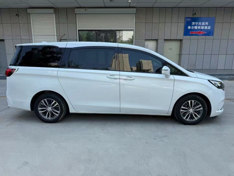 济宁22年别克GL84