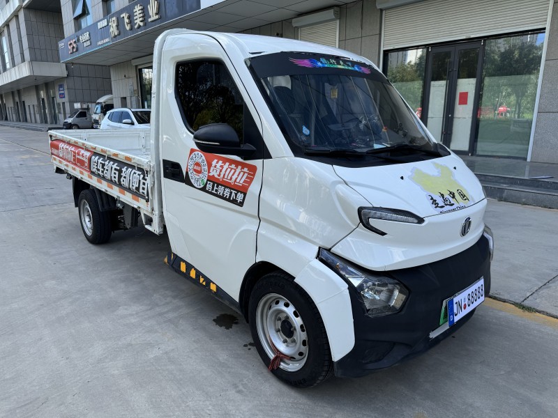 济宁24年飞碟箱货货车2