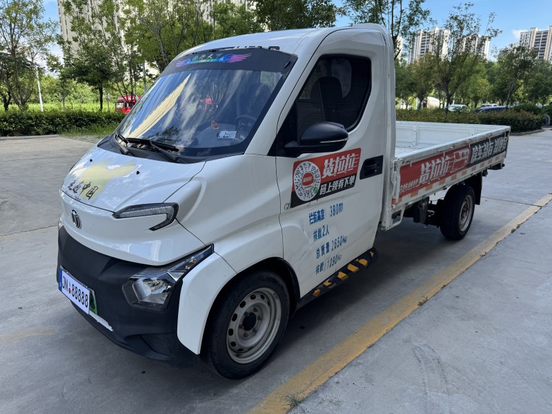 济宁24年飞碟箱货货车3