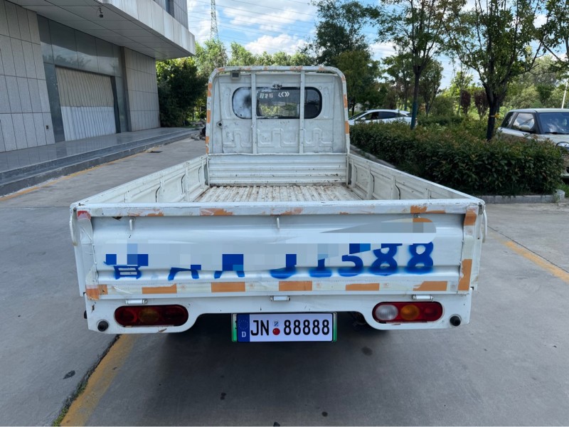 济宁24年飞碟箱货货车9