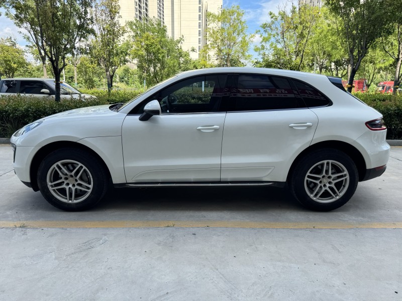 济宁16年保时捷Macan5