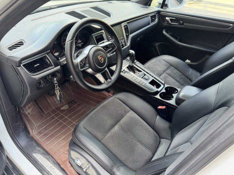 济宁16年保时捷Macan6
