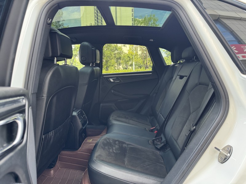 济宁16年保时捷Macan7