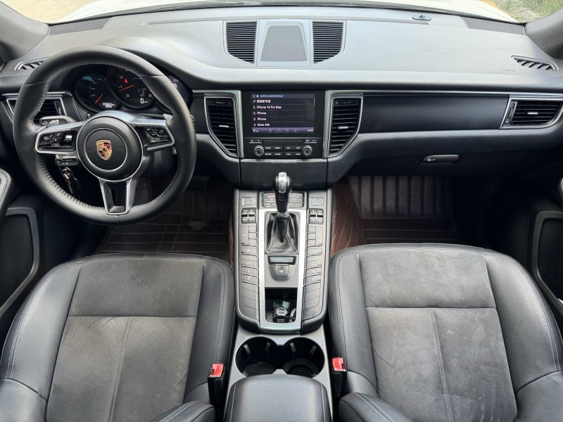 济宁16年保时捷Macan8
