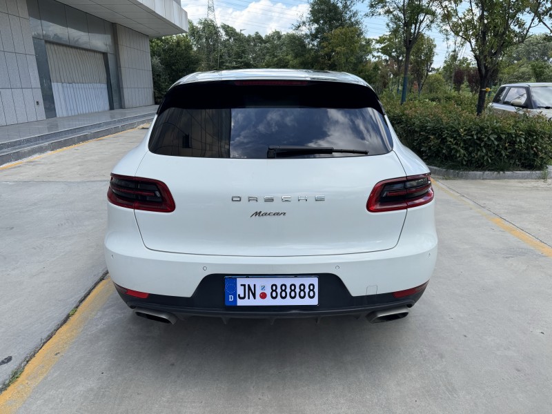 济宁16年保时捷Macan9