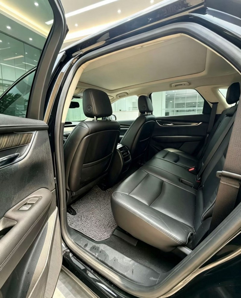 济宁17年凯迪拉克XT55