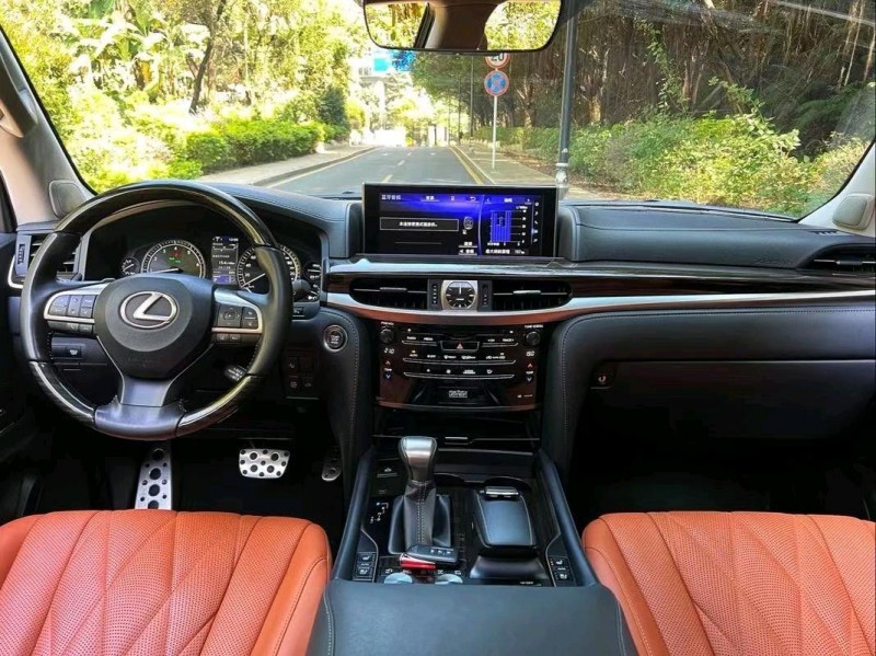 桂林20年雷克萨斯LX6