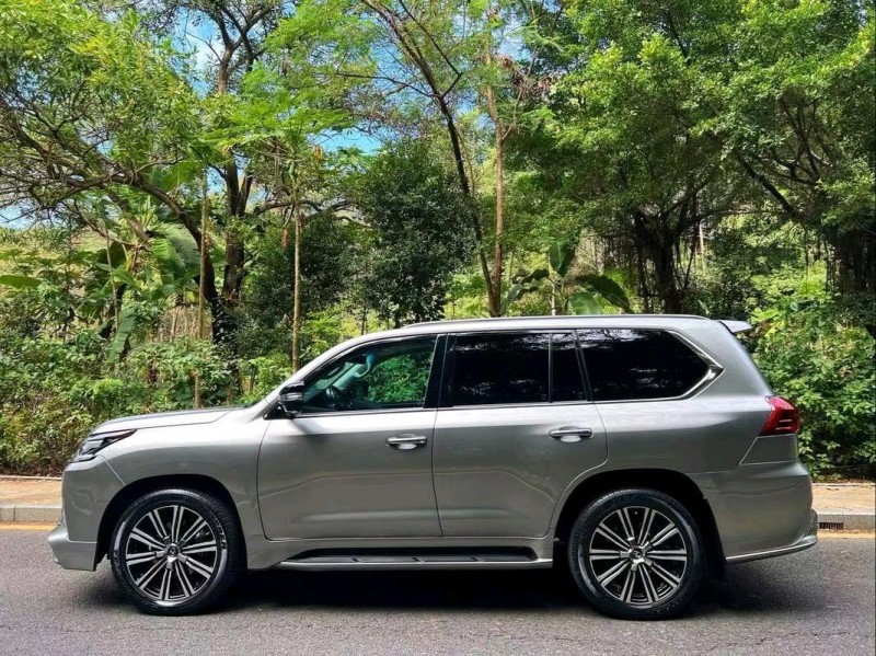 桂林20年雷克萨斯LX7