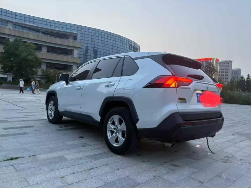 苏州23年丰田RAV4荣放8
