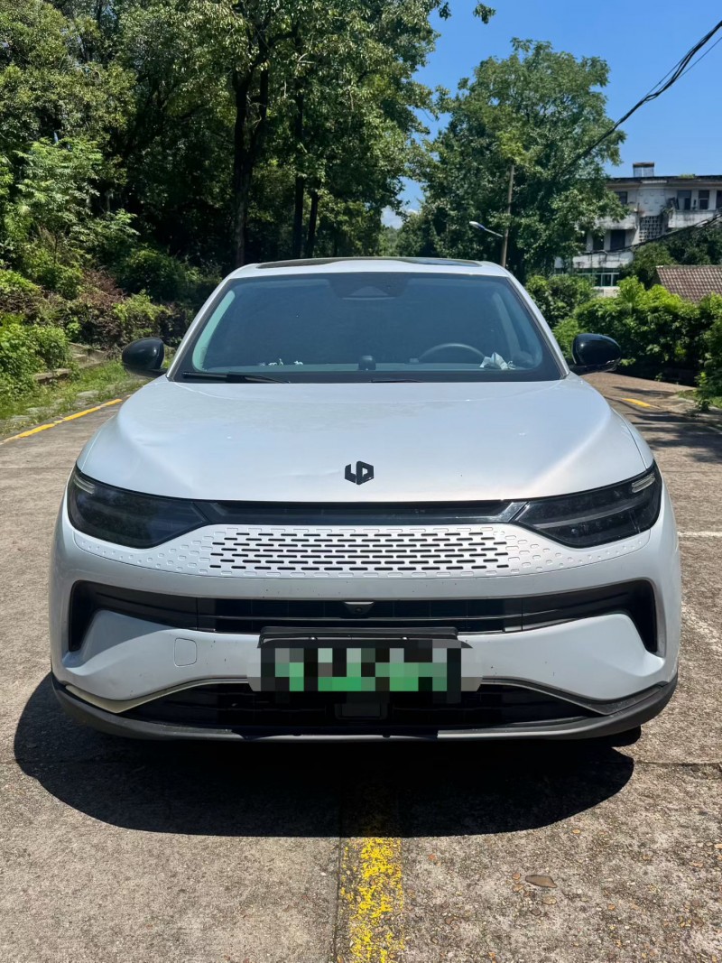 南昌24年零跑汽车C111