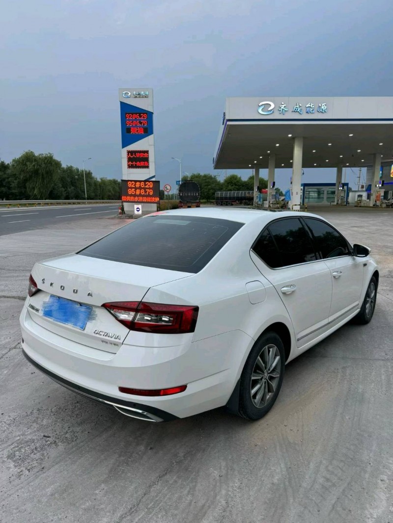 东营21年斯柯达明锐9