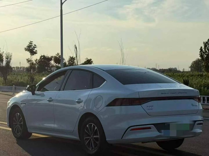 延安25年比亚迪秦8