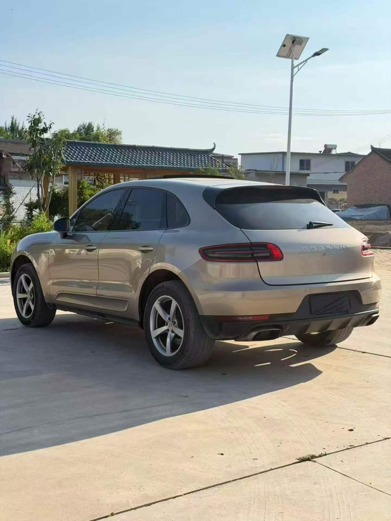 天水16年保时捷Macan9