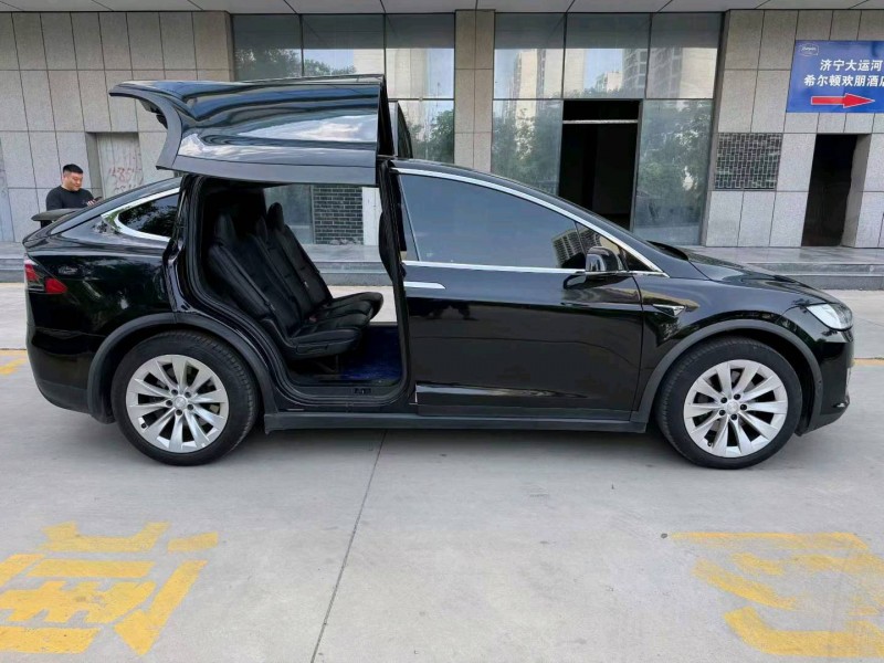 济宁19年特斯拉MODEL X4