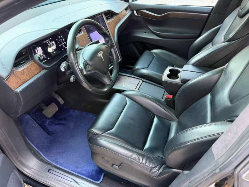 济宁19年特斯拉MODEL X8