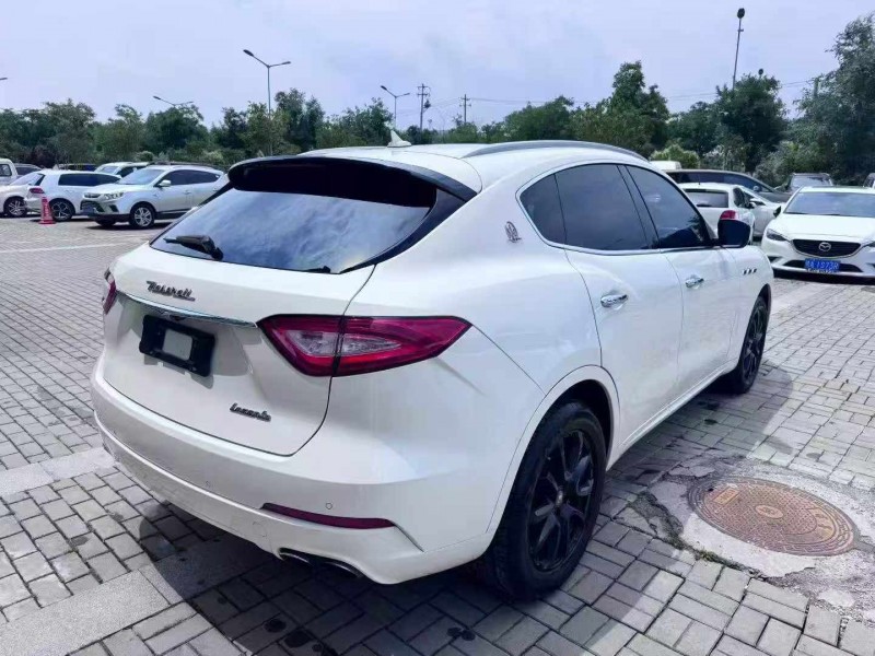 延安19年玛莎拉蒂Levante5