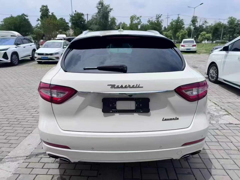延安19年玛莎拉蒂Levante8