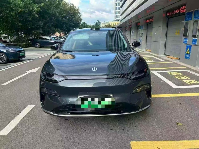安庆25年零跑汽车C111