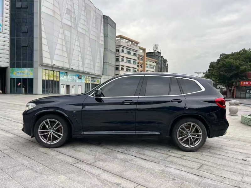 广州21年宝马X33