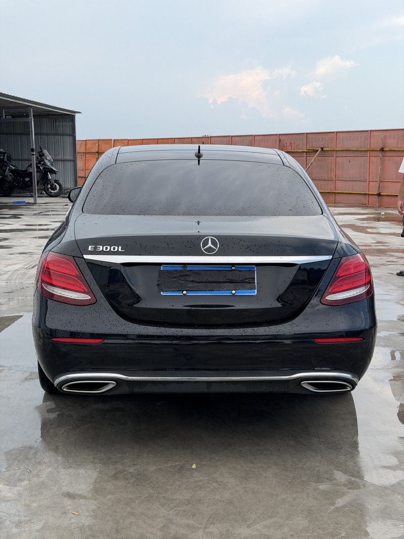 新乡19年奔驰E9