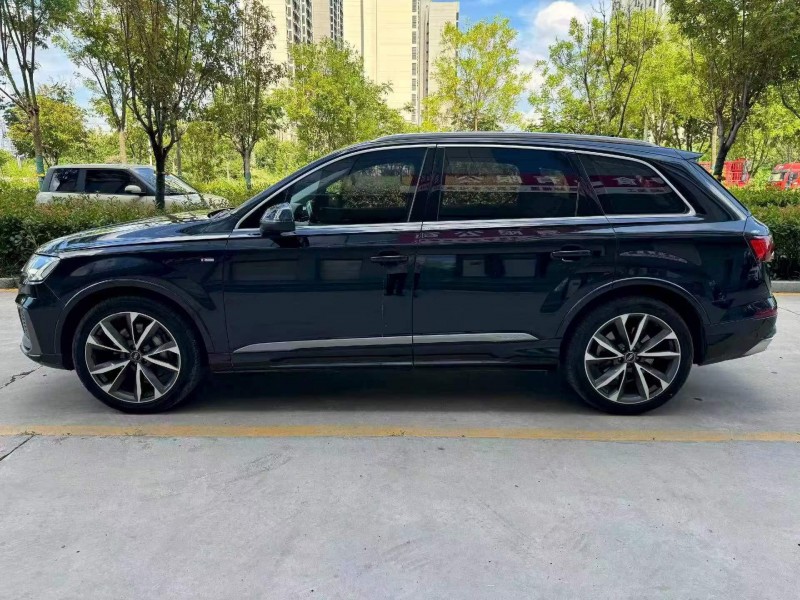 济宁21年奥迪Q77