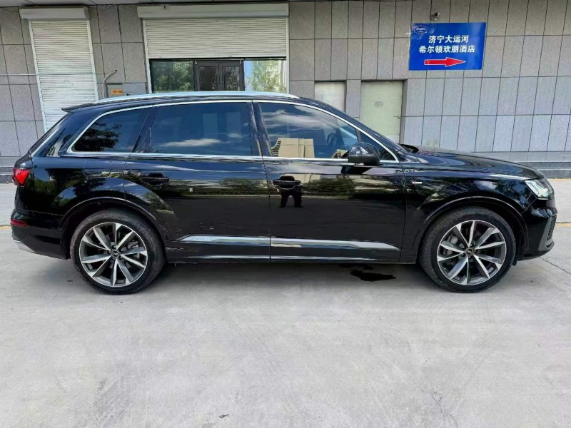 济宁21年奥迪Q78
