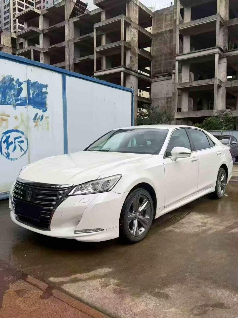 广州16年丰田皇冠2