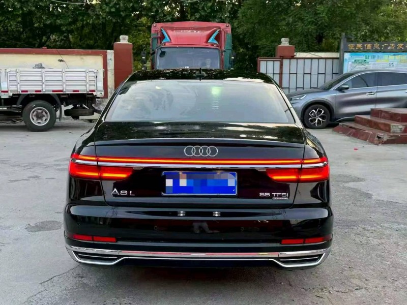 烟台18年奥迪A8L9