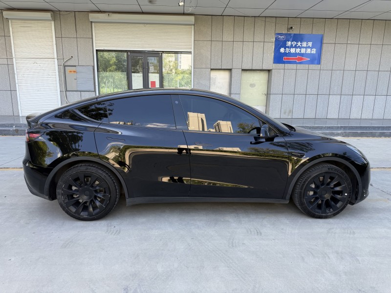 济宁22年特斯拉MODEL Y4