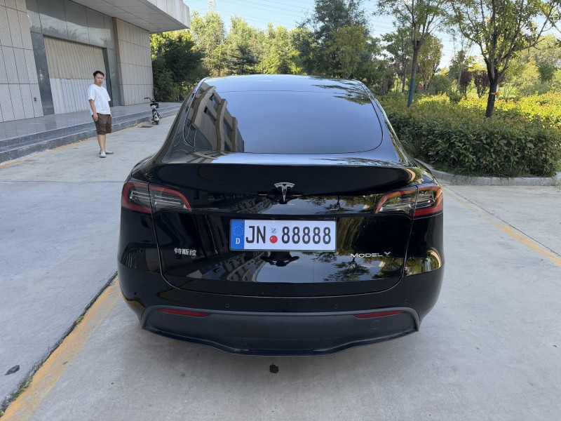 济宁22年特斯拉MODEL Y9