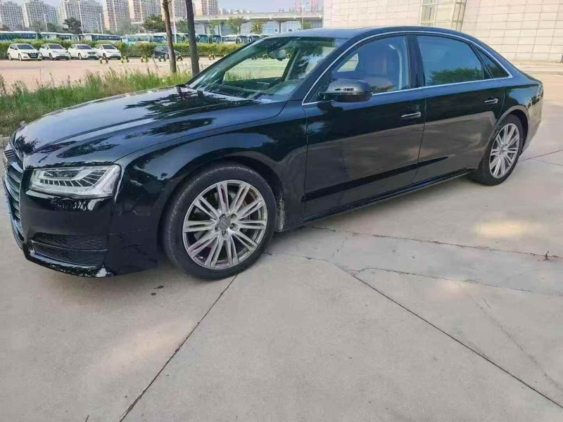 新乡18年奥迪A8L3