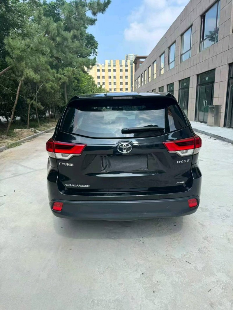 济宁22年丰田汉兰达9